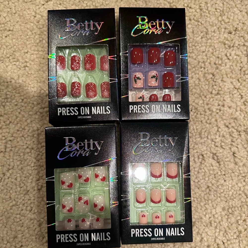 🌞 Betty Cora Holiday press on nails (4 sets)